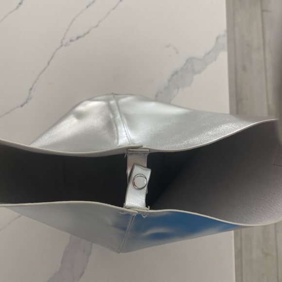 NWT Issey Miyake Parfums silver bucket bag - Picture 4 of 9